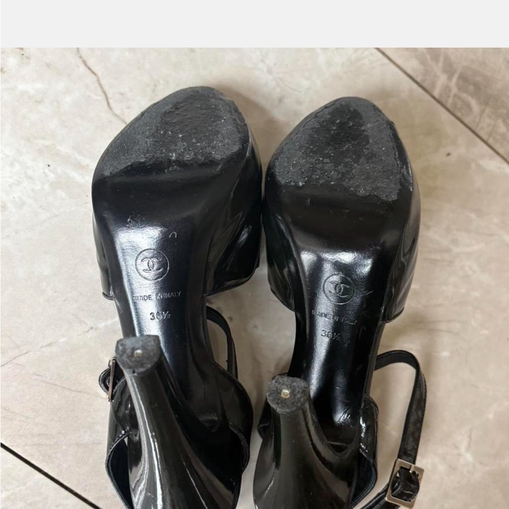 CHANEL Glossy Black Heels with Logo Detail - Picture 8 of 8